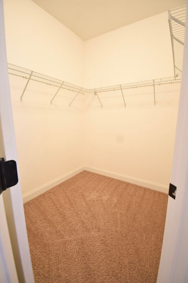 Building Photo - 4 Bedroom 2 Bathroom- Small Pets Considered
