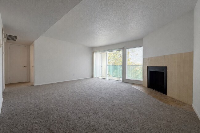 Building Photo - 2822 S Bartell Dr