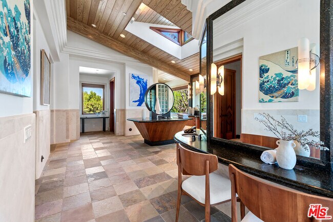 Building Photo - 1160 Shadow Hill Way