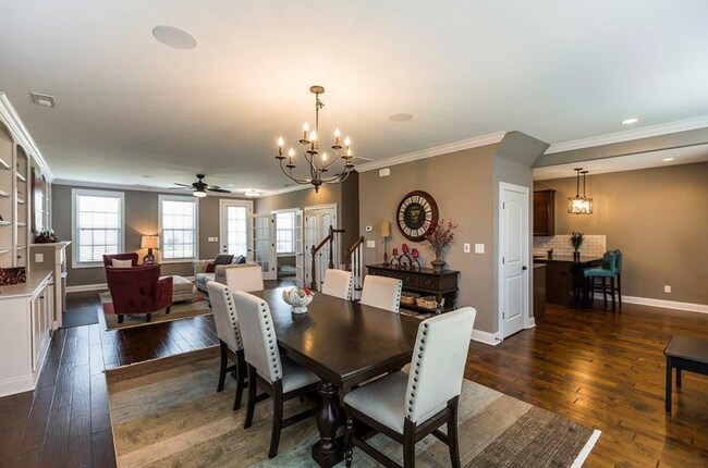 Building Photo - Beautiful corner-lot townhome in the heart of Beaumont Park