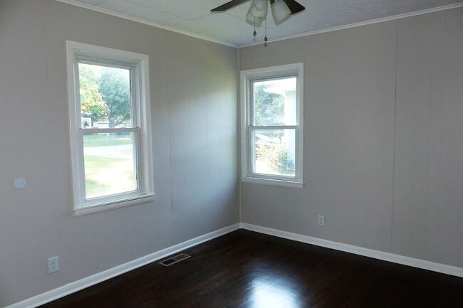 Building Photo - Charming 3 Bedroom Home Available September 1