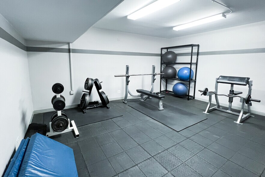 Fitness Room - 6301 N Sheridan Rd