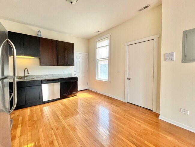 Building Photo - 1629 S Throop St