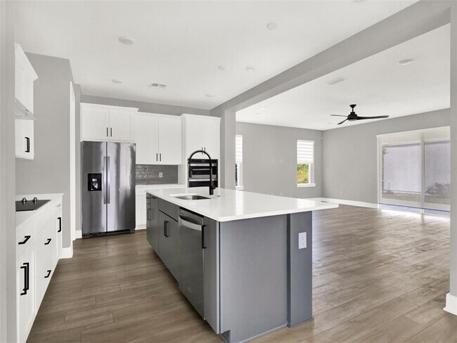 Building Photo - 13782 Grignard Aly