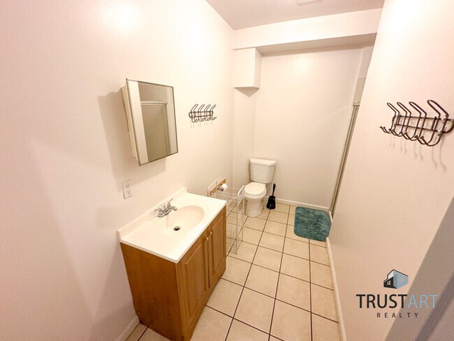 Building Photo - 8 bedroom house in North Central Philadelp...