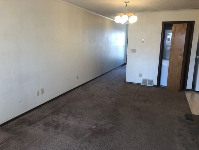 Building Photo - 2 bedroom