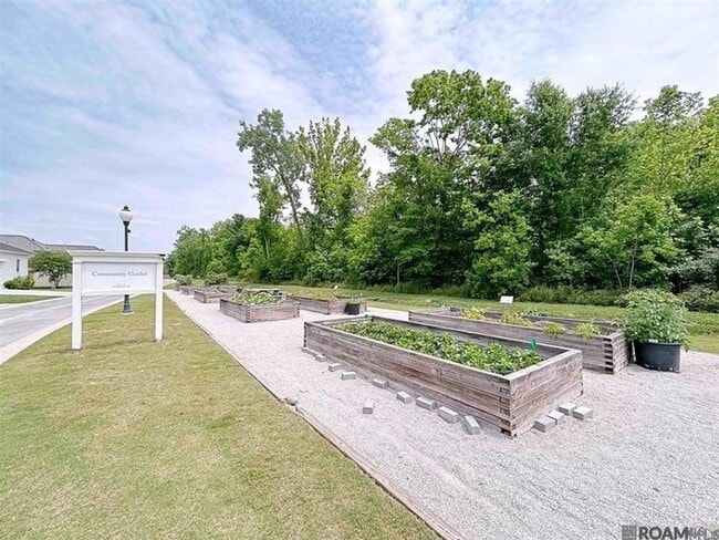 Building Photo - 3118 Pointe-Marie Dr