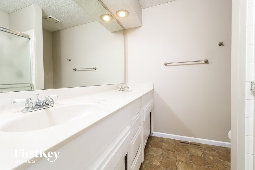 Building Photo - 4807 Perry Ave