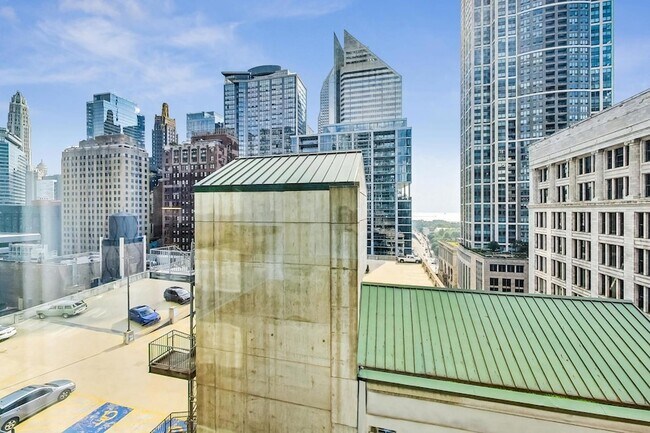 Building Photo - 8 E Randolph St