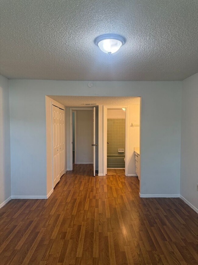 Building Photo - 861 Sky Lake Cir