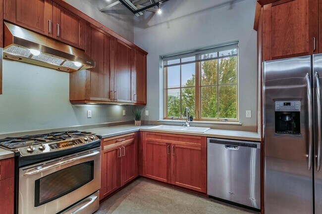 Building Photo - 706 SW Industrial Way