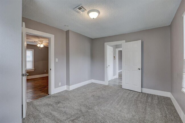 Building Photo - 1714 N Kelham Ave