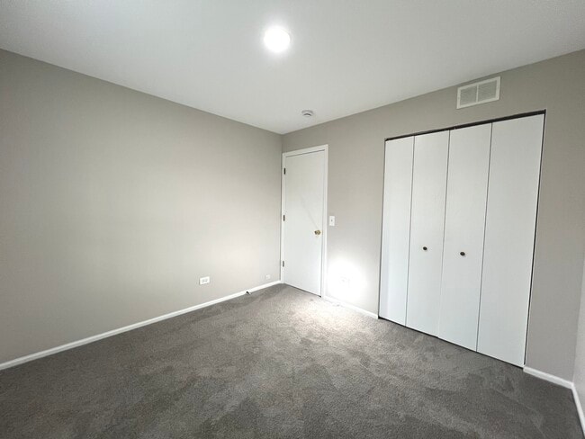 Building Photo - 652 Mallard Ct