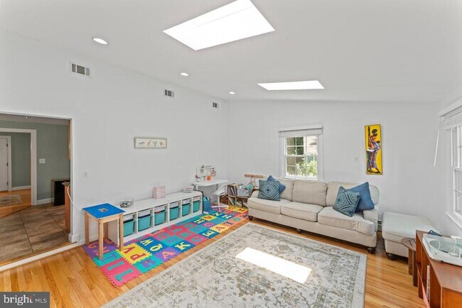 Building Photo - 7312 Poplar Ct