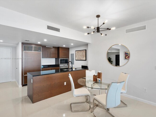 Building Photo - 465 Brickell Ave
