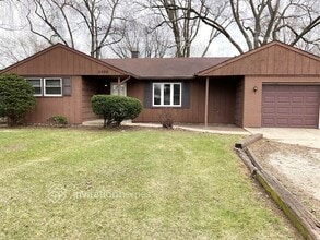 Building Photo - 3202 Pheasant Dr