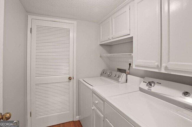 Building Photo - 202 Peachtree Forest Dr