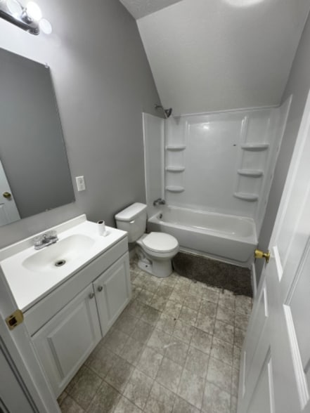 Building Photo - 4000 Glady Rd