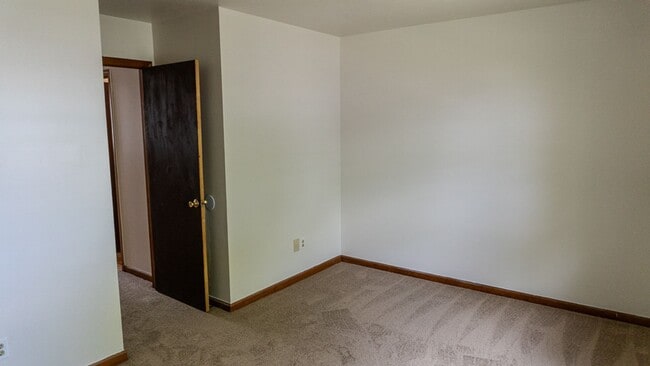 Building Photo - Updated 3-Bedroom Townhouse in Convenient Toledo Location