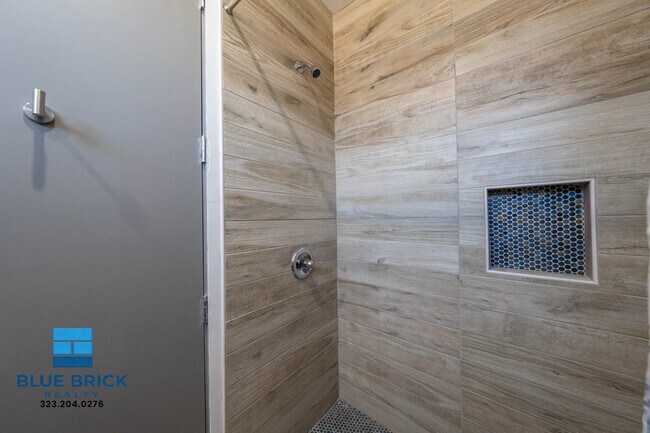 Building Photo - 5239-5241 Huntington Dr -
