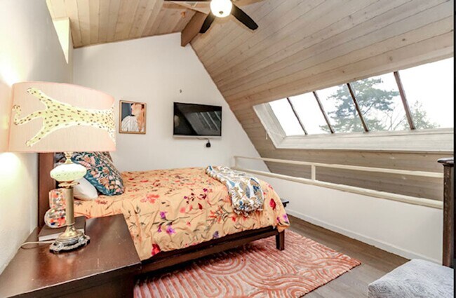Building Photo - Desiree Condominiums ~ Queen Anne