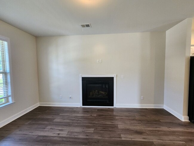 Building Photo - Great Location in the River Stone Community!