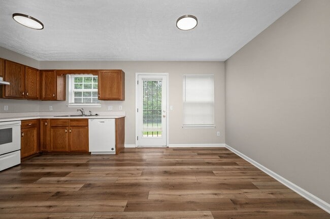 Building Photo - Hamlet Square Townhomes Unit 2344A