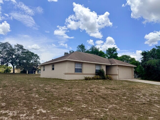 Building Photo - 3 Bedrooms, 2 Bathrooms, 2 Car Garage Home For Rent.
