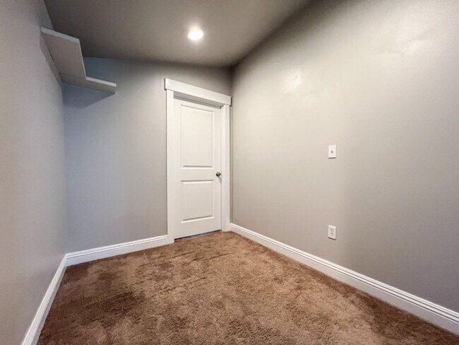 Building Photo - 2Bd/3Ba Seattle Townhouse