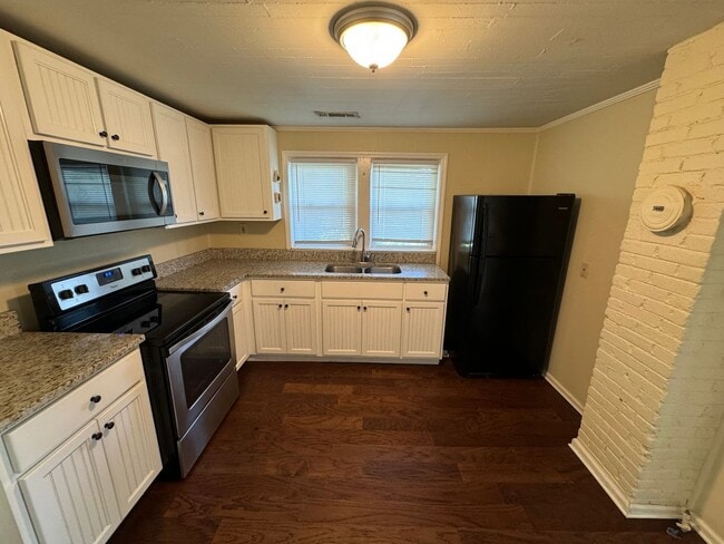 Building Photo - Updated 2/1 House in Old East Rome $995
