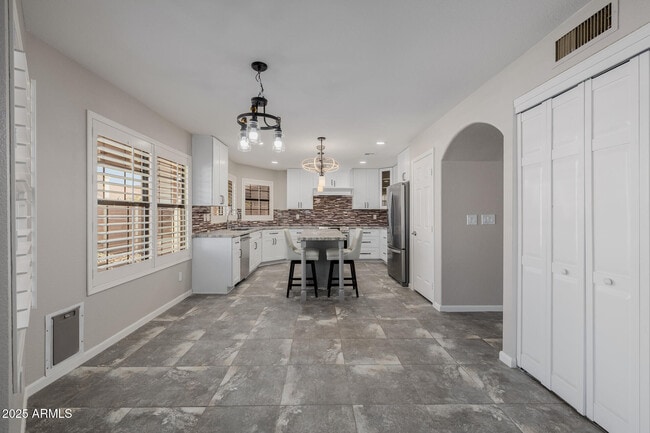 Building Photo - 16809 S 33rd Way