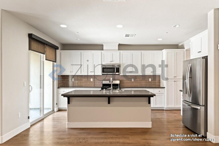 Building Photo - Unit