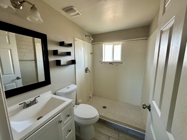 Building Photo - 561 S Meridian Rd