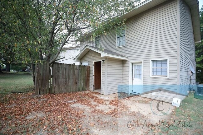 Building Photo - 2 bed, 1.5 bath apartment - $775 - HUD acc...