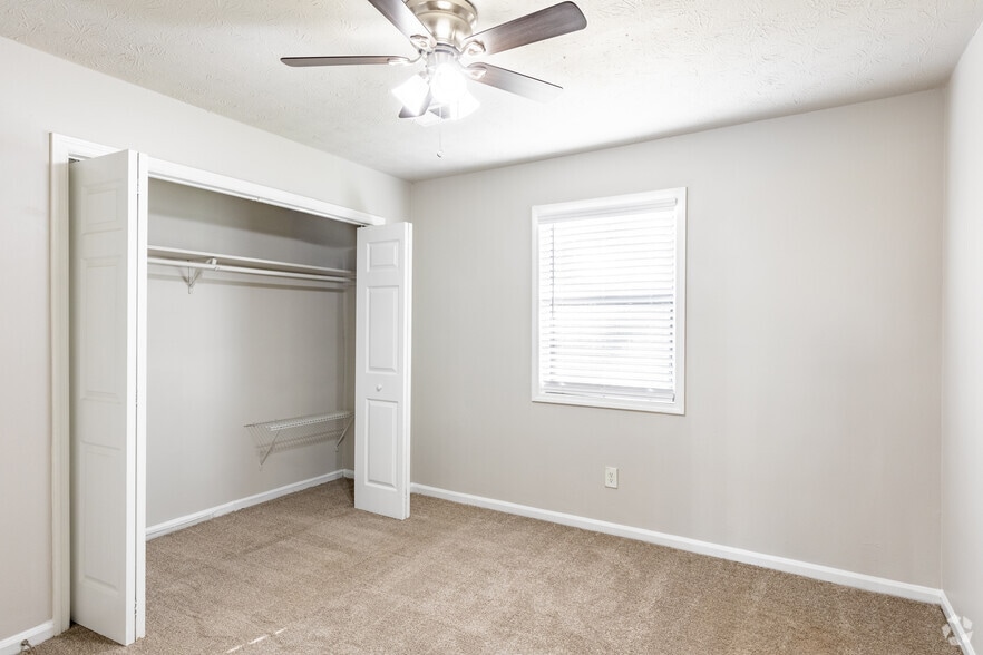 2BR, 1BA - 700SF (With Laundry) Bedroom 1 - Alcovy Terrace