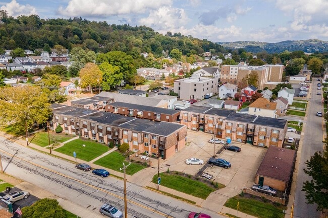 Building Photo - 1 Bedroom Apartment Available on January! ...