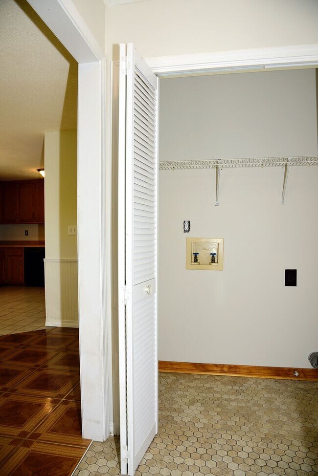 Building Photo - 3 Bedroom in Bluewater Bay!
