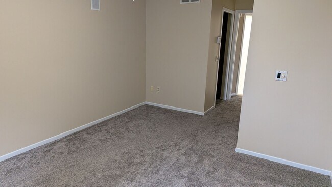 Building Photo - Stunning 2 Bedroom Home in The Heart of Eagan