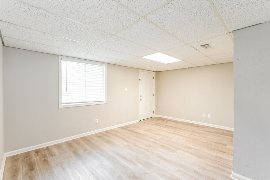 Building Photo - 5767 Riverside Dr