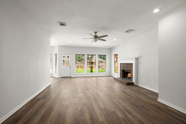 Building Photo - 16518 Elmwood Point Ln