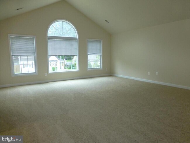Building Photo - 6930 Westlawn Dr
