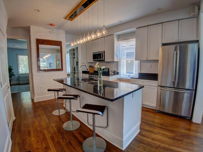 Building Photo - 95 Hull Aly