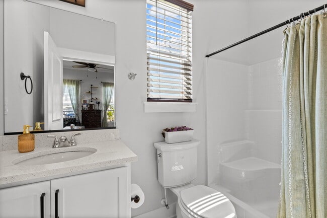 Building Photo - 105 Farmridge Wy