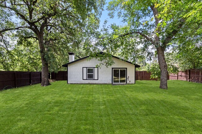 Building Photo - Charming Renovated Home for Lease in Denison!