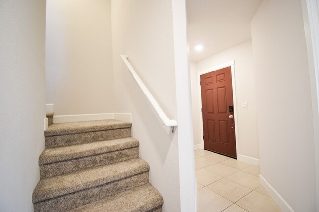 Building Photo - Beautiful 4 Bedroom 3.5 BA Home! Mother in Law Suite, Attached Garage & Top floor Bonus Room!