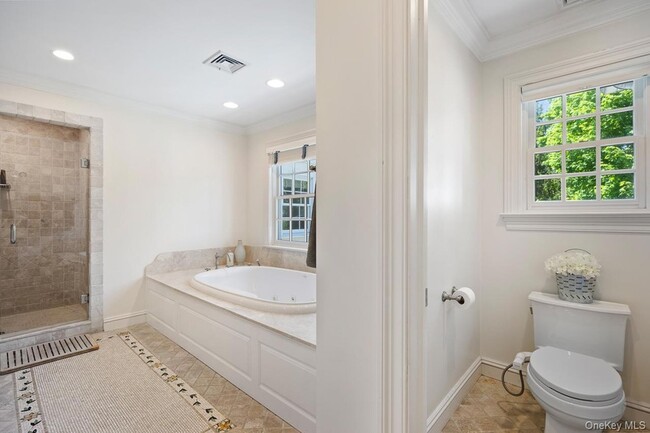 Building Photo - 11 School Ln