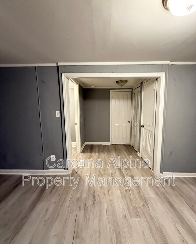 Building Photo - 109 Pine Ave