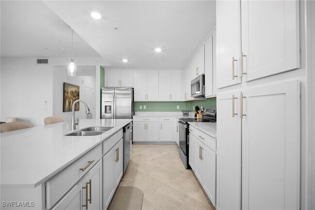 Building Photo - 15345 Grn Acrs Ave