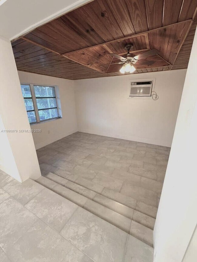 Building Photo - 6339 SW 32nd St