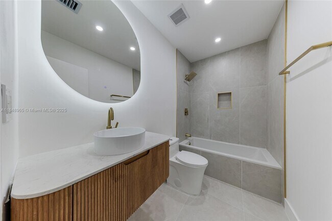 Building Photo - 1043 NW 48th St